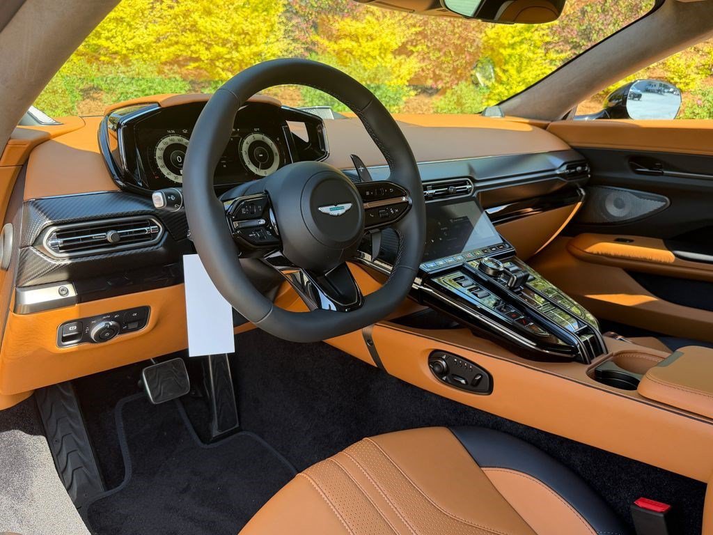 New 2026 Aston Martin V8 Vantage Convertible RWD image 4