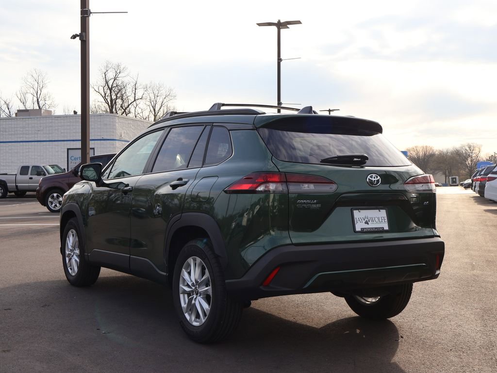 Used 2026 Toyota Corolla Cross LE FWD image 5