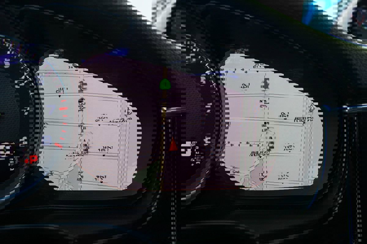 Used 2018 Porsche Panamera 4S image 32