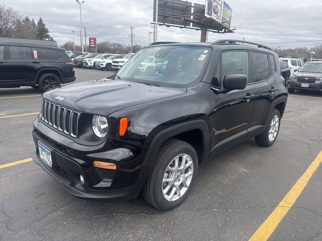 Used 2023 Jeep Renegade Latitude w/ Premium Group image 4
