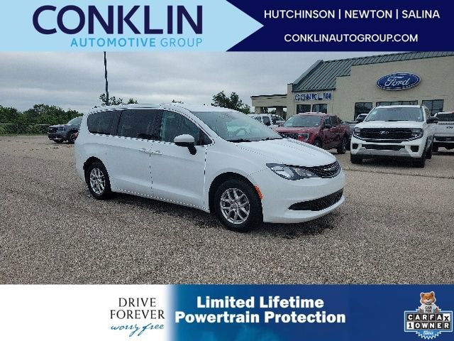 Used 2023 Chrysler Voyager LX FWD image 1