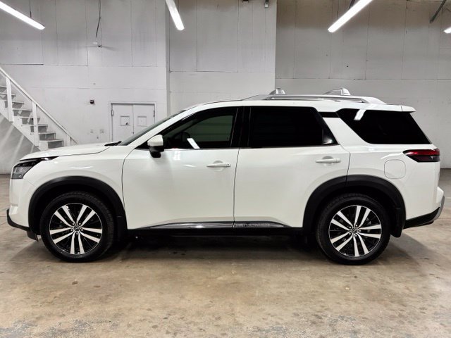 Used 2023 Nissan Pathfinder Platinum FWD image 4