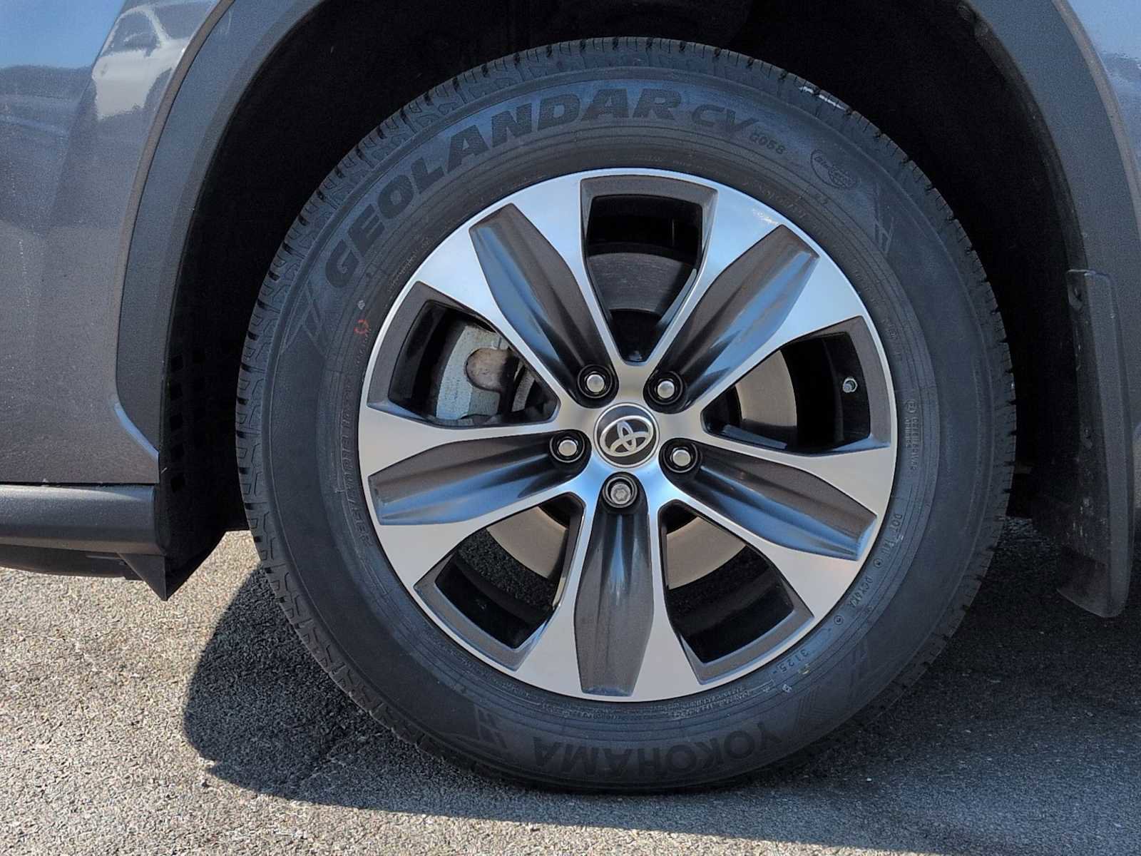 Used 2023 Toyota Highlander XLE AWD/4WD image 14