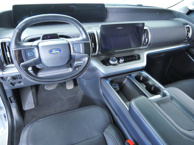 Certified 2025 Ford Expedition Max Platinum AWD/4WD image 3