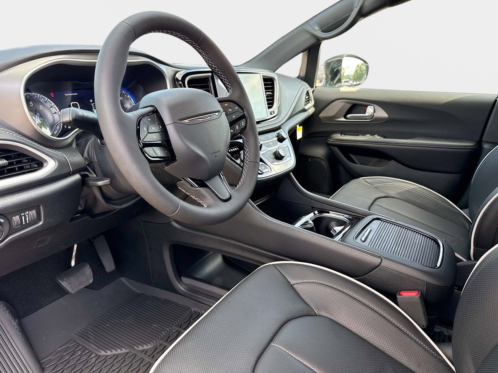 New 2027 Chrysler Pacifica Limited AWD/4WD image 32