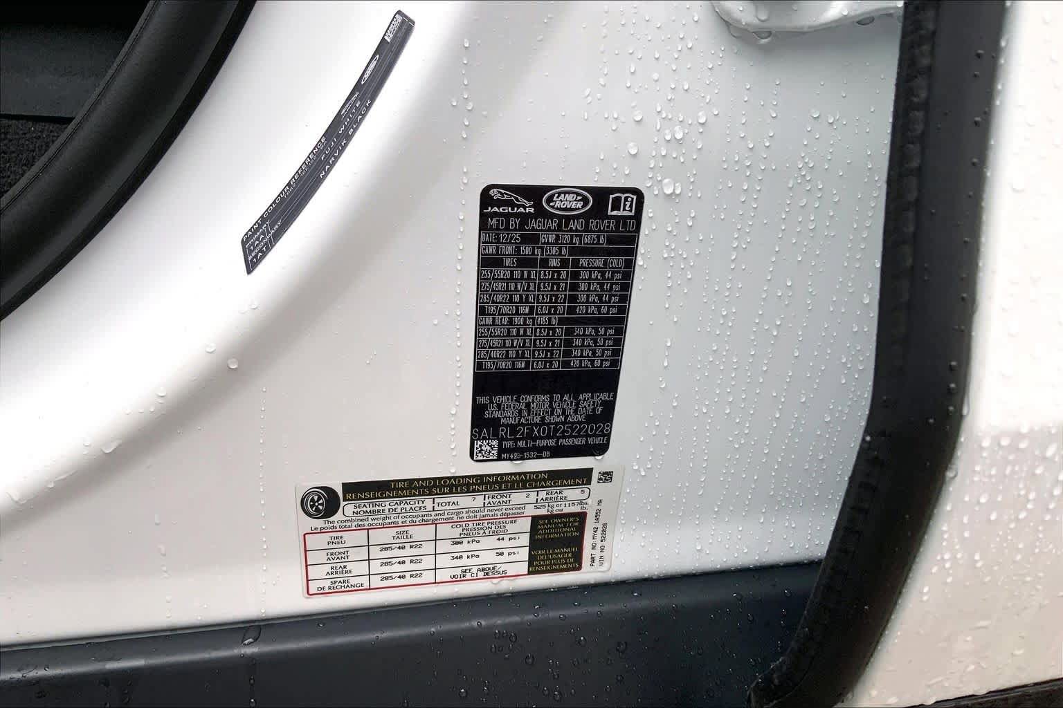 New 2026 Land Rover Discovery Dynamic SE image 11