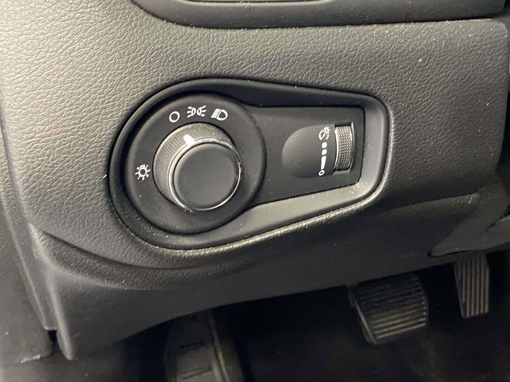 Used 2023 Jeep Renegade Latitude AWD/4WD image 18