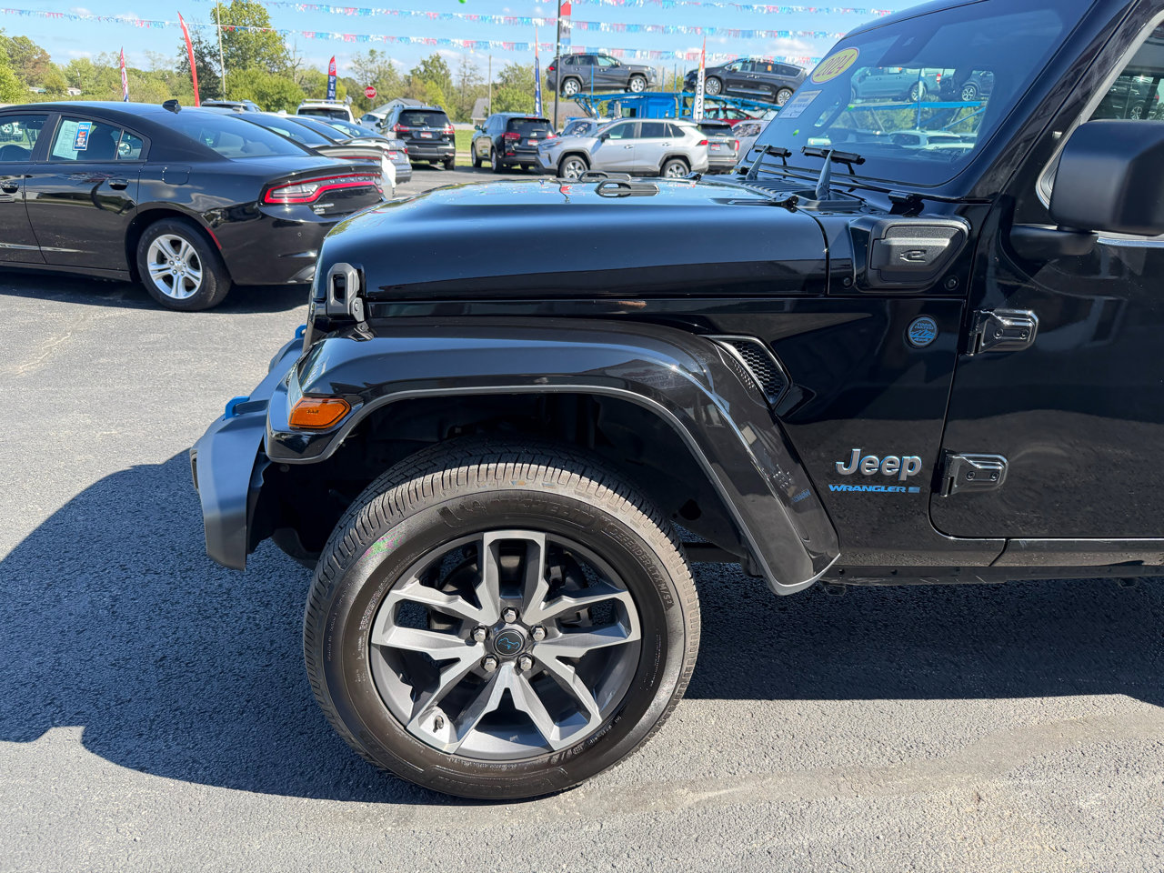 Used 2024 Jeep Wrangler Unlimited image 11