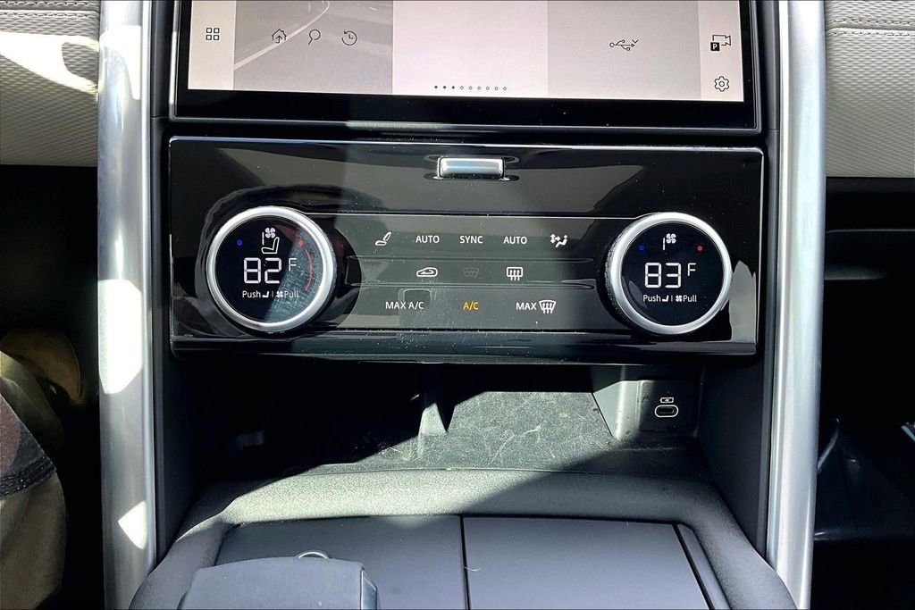 Used 2025 Land Rover Discovery Dynamic SE AWD/4WD image 38