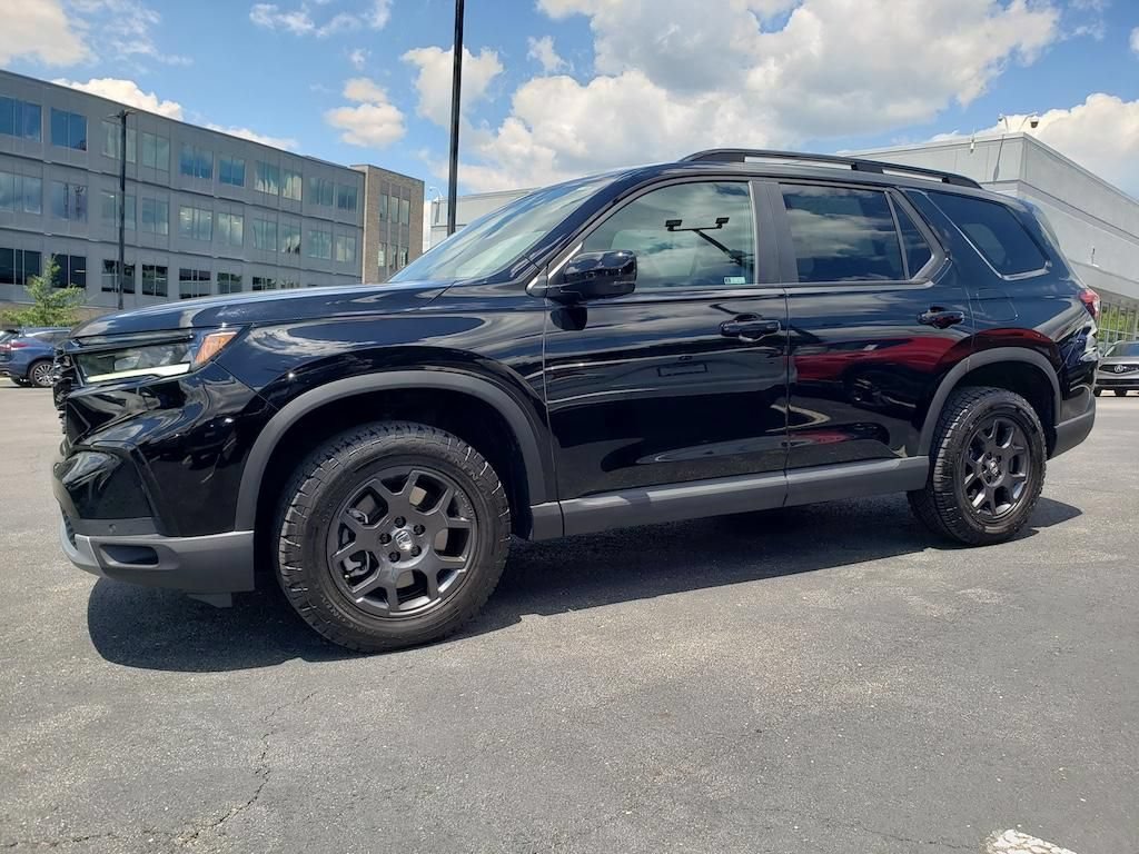 Used 2024 Honda Pilot TrailSport image 4