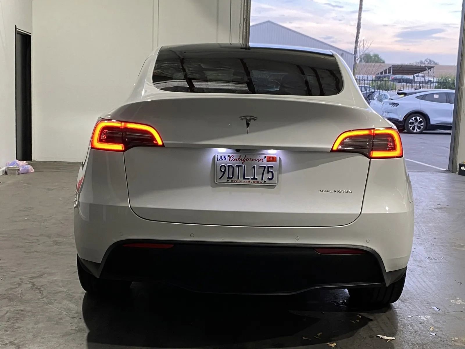 Used 2022 Tesla Model Y Long Range image 3