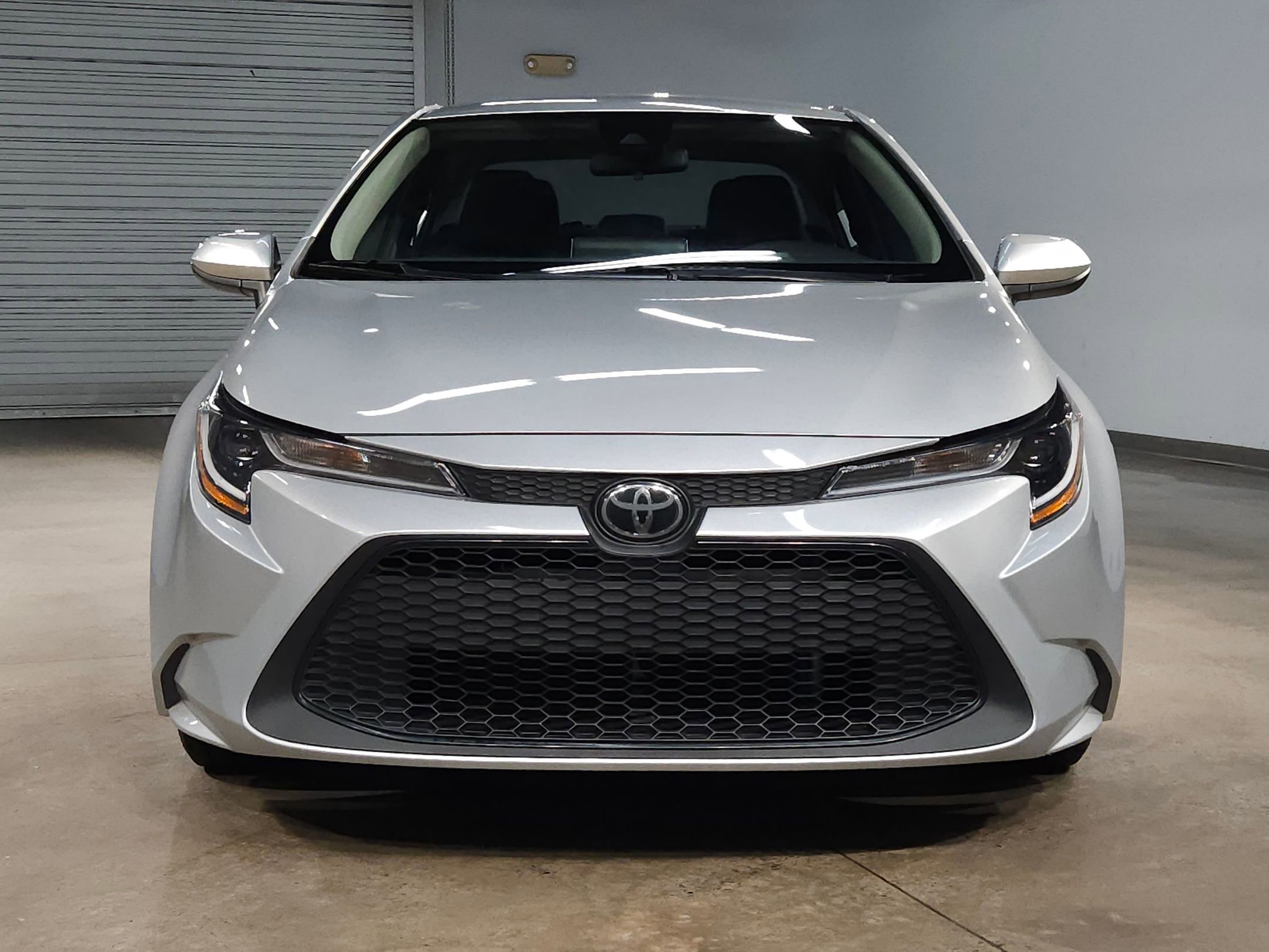 Used 2021 Toyota Corolla LE image 2
