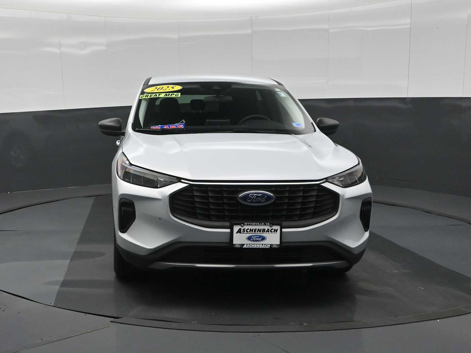 Certified 2025 Ford Escape Active w/ Cold Weather Package FWD image 3