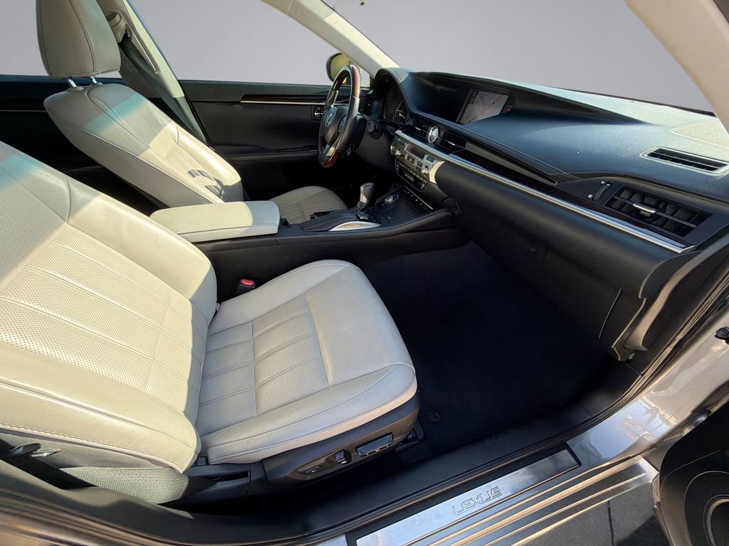 Used 2017 Lexus ES 350 w/ Luxury Package FWD image 15