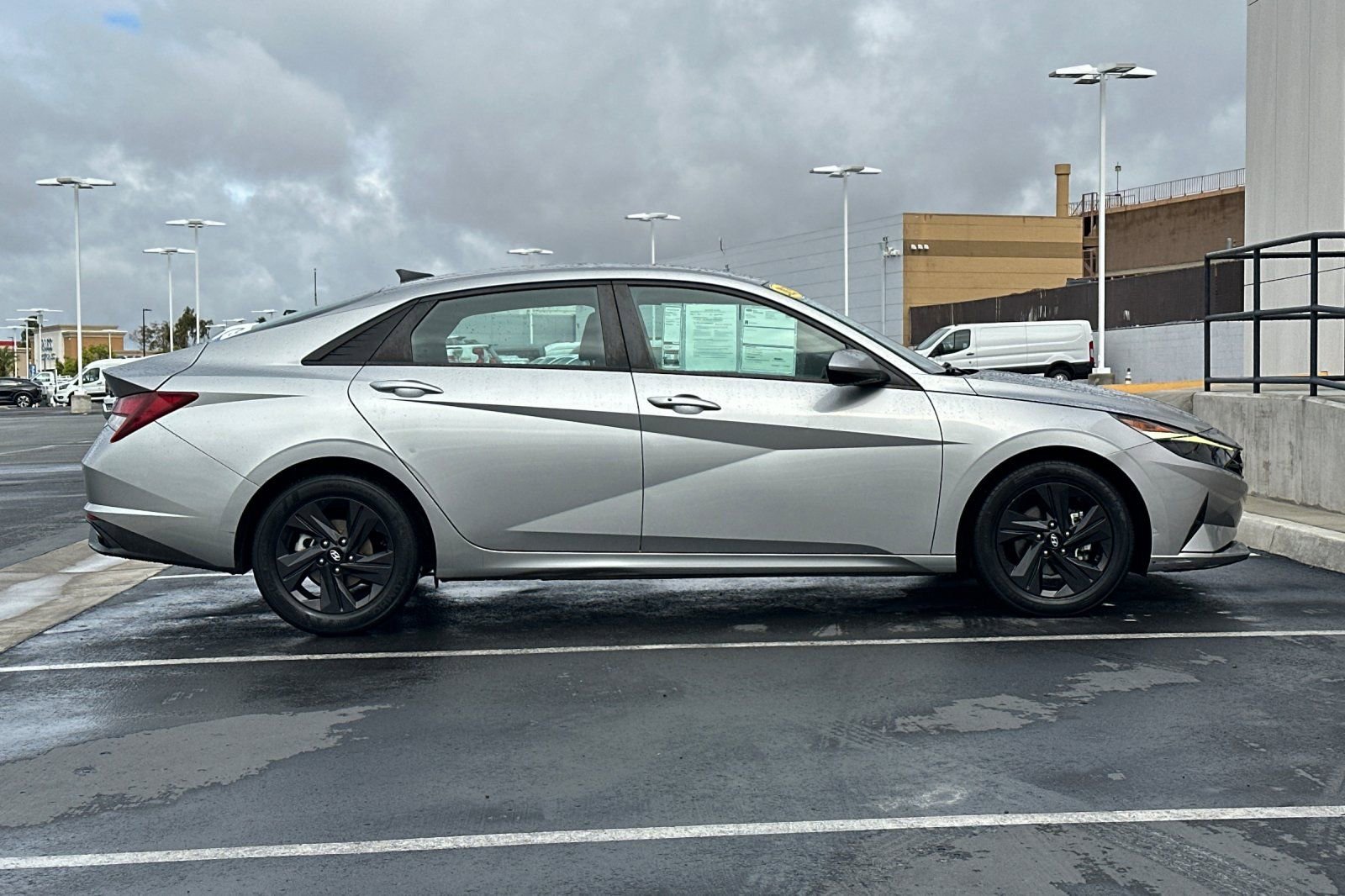 Used 2021 Hyundai Elantra SEL FWD image 2