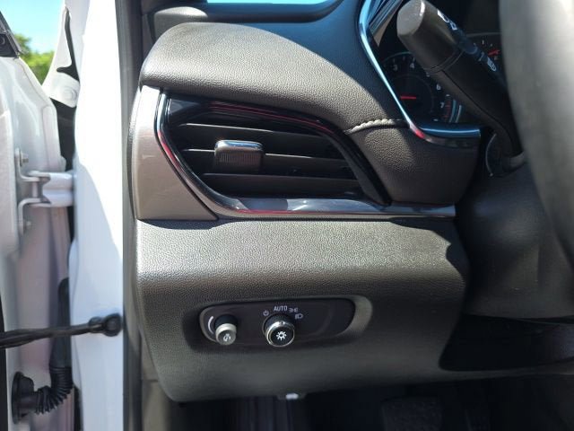Used 2023 Chevrolet Traverse LT FWD image 12