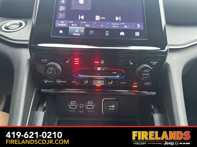 Used 2024 Jeep Grand Cherokee Altitude image 24