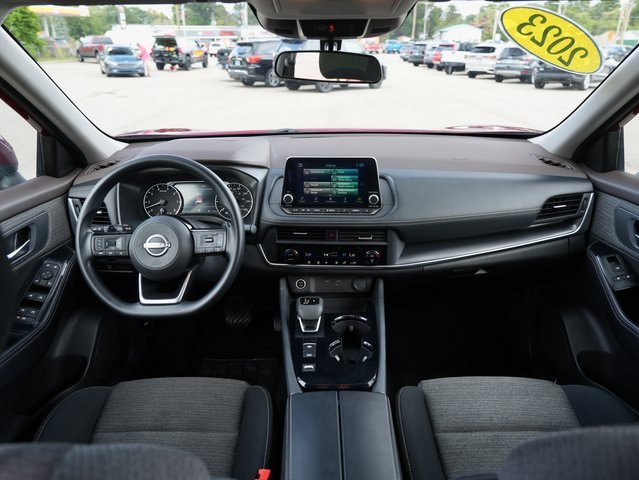 Used 2023 Nissan Rogue SV image 15
