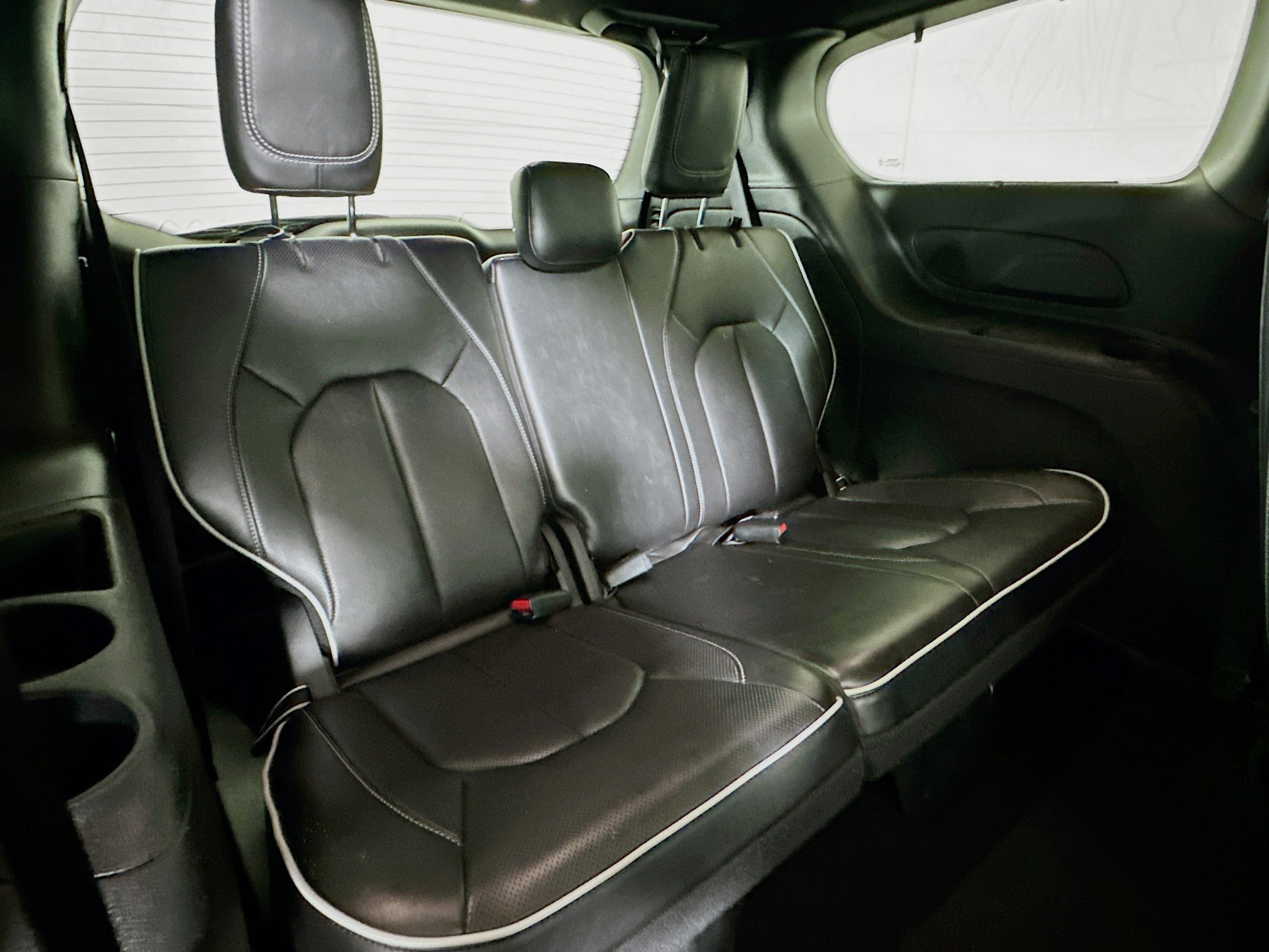 Used 2025 Chrysler Pacifica Limited FWD image 29
