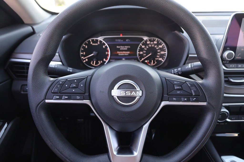 Used 2023 Nissan Altima 2.5 SV FWD image 10