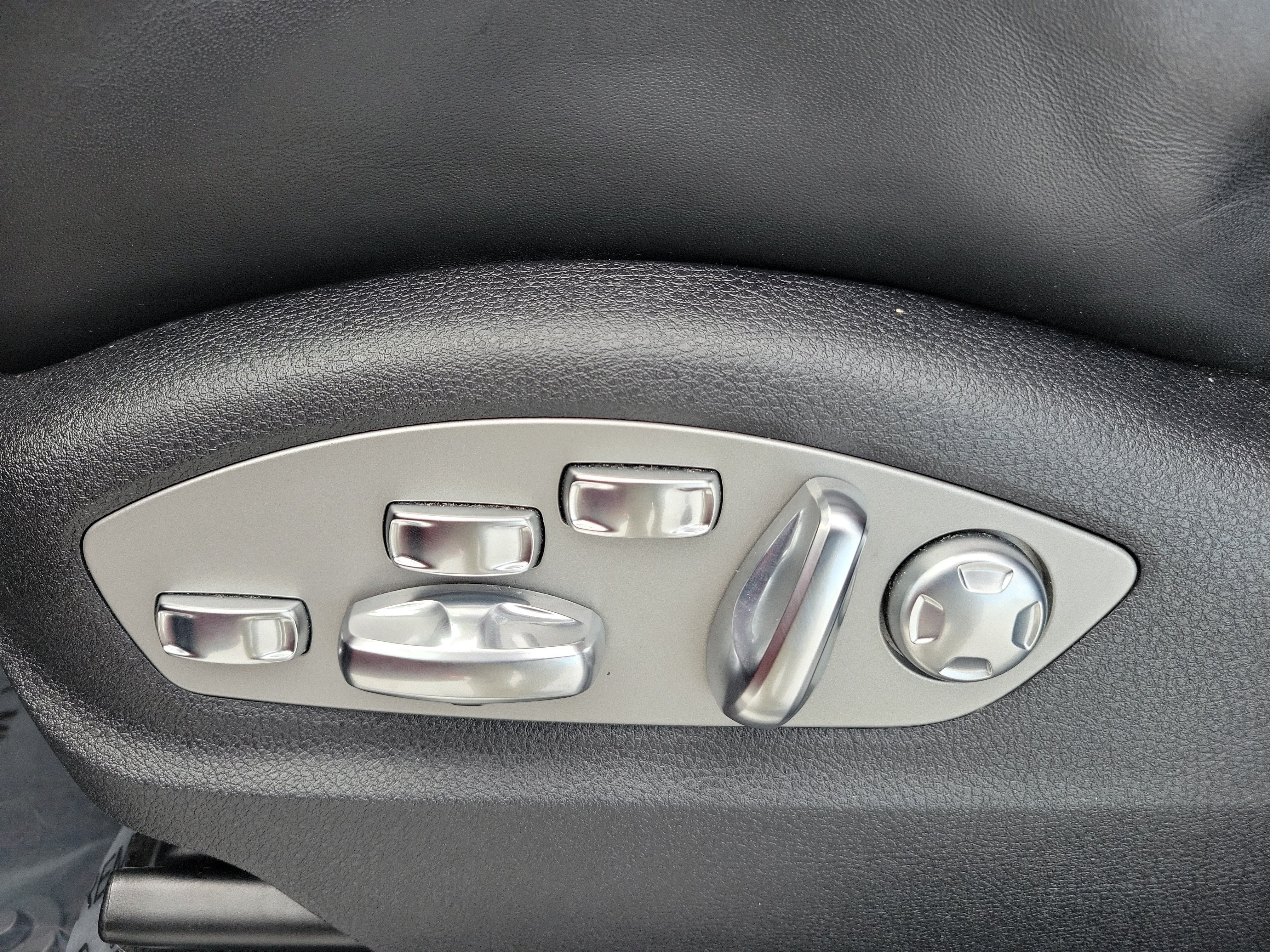 Used 2024 Porsche Macan S AWD/4WD image 24