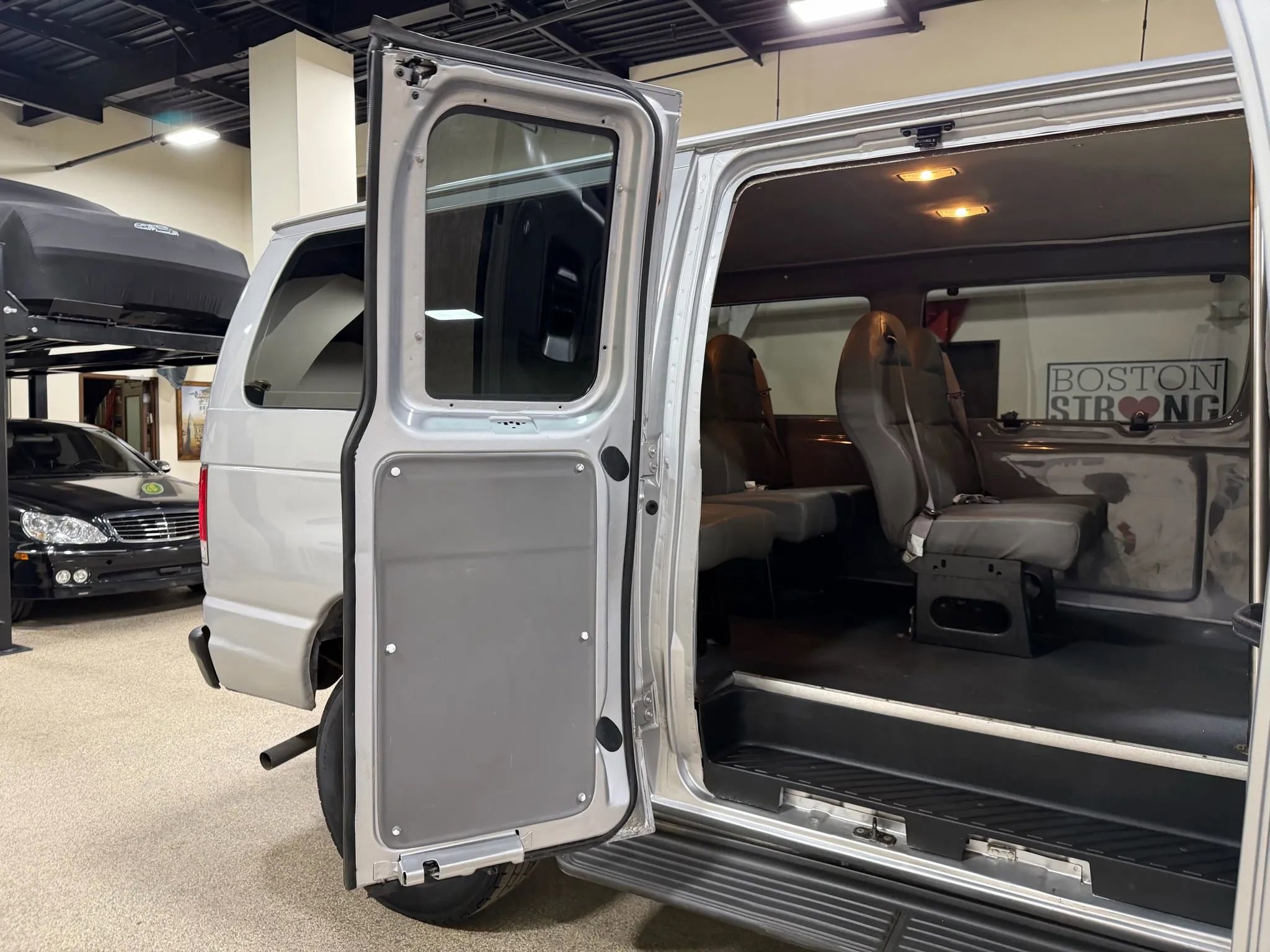 Used 2014 Ford E-250 and Econoline 250 w/ Power Group image 29