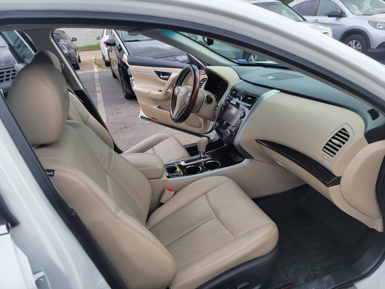Used 2015 Nissan Altima 2.5 SL w/ Technology Package FWD image 16