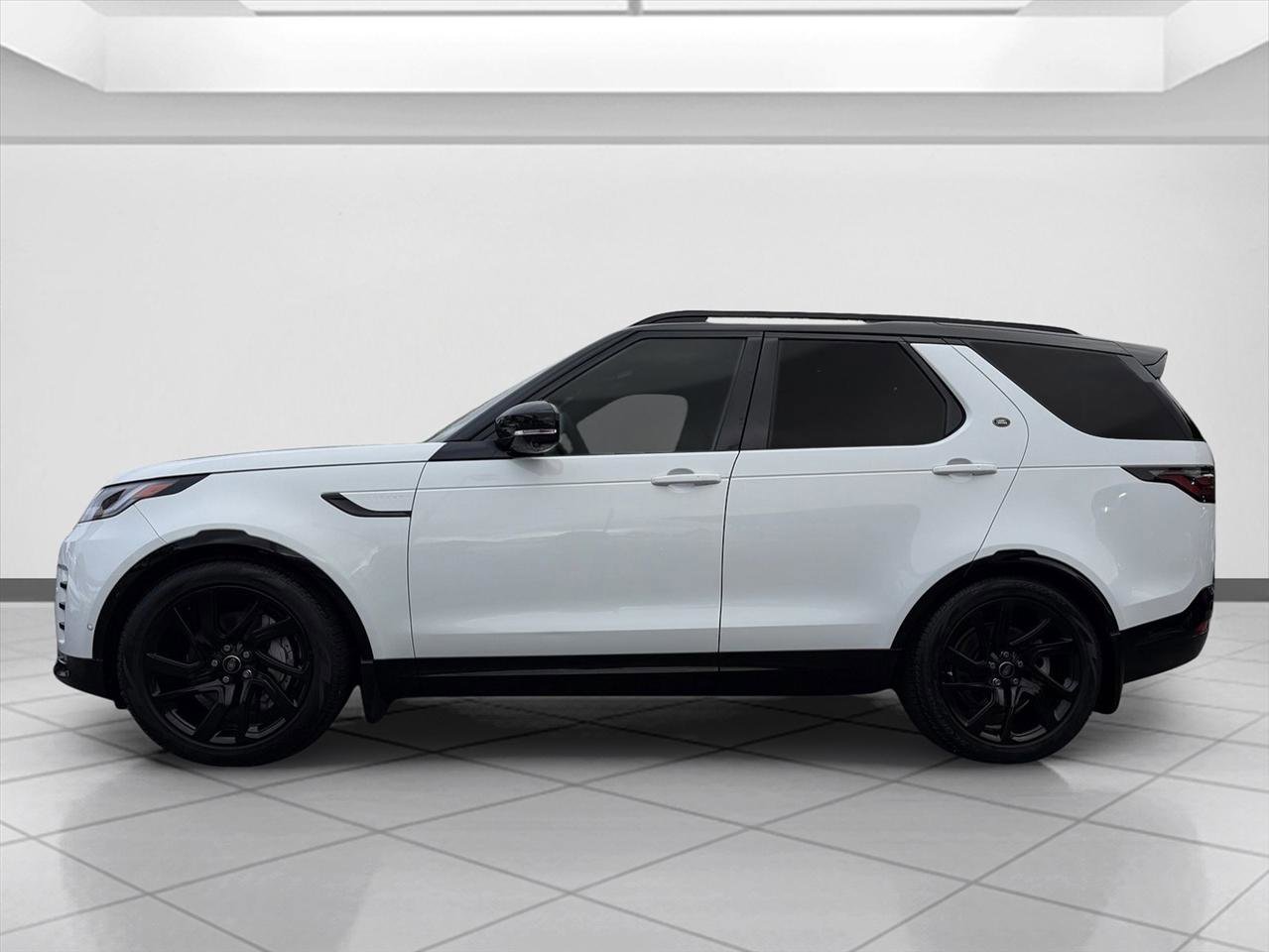 Used 2023 Land Rover Discovery S R-Dynamic AWD/4WD image 2