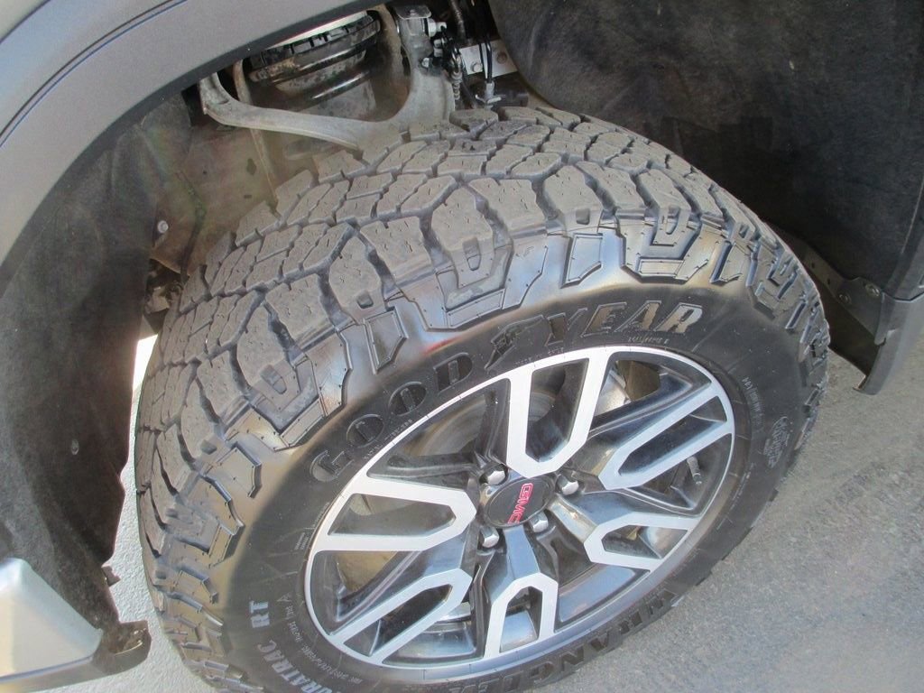 Used 2024 GMC Sierra 1500 AT4 w/ Technology Package image 12