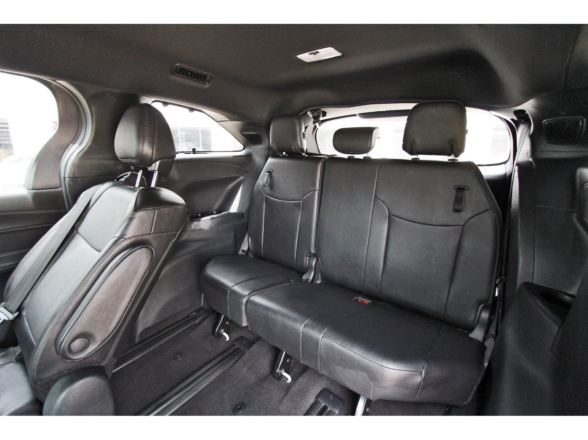 Used 2025 Toyota Sienna Limited AWD/4WD image 15