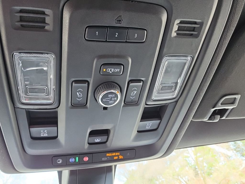 Used 2021 GMC Yukon XL SLT w/ SLT Premium Package image 21