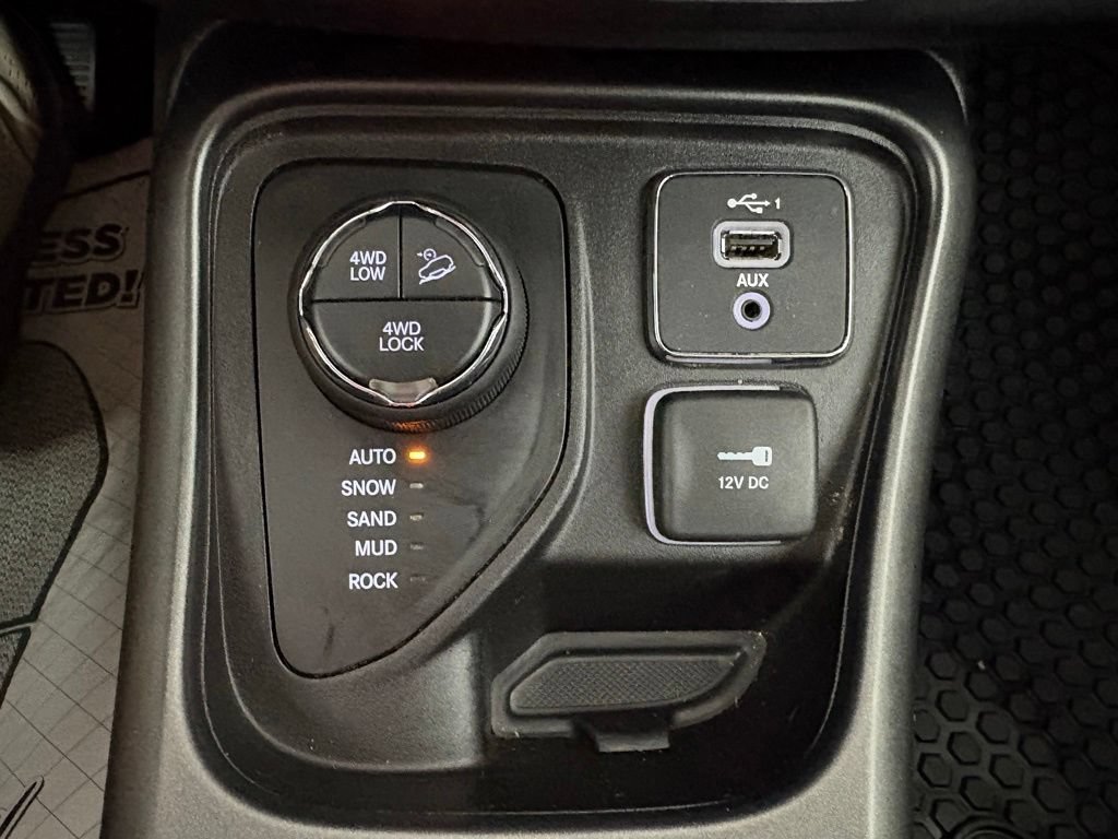 Used 2020 Jeep Compass Trailhawk AWD/4WD image 27