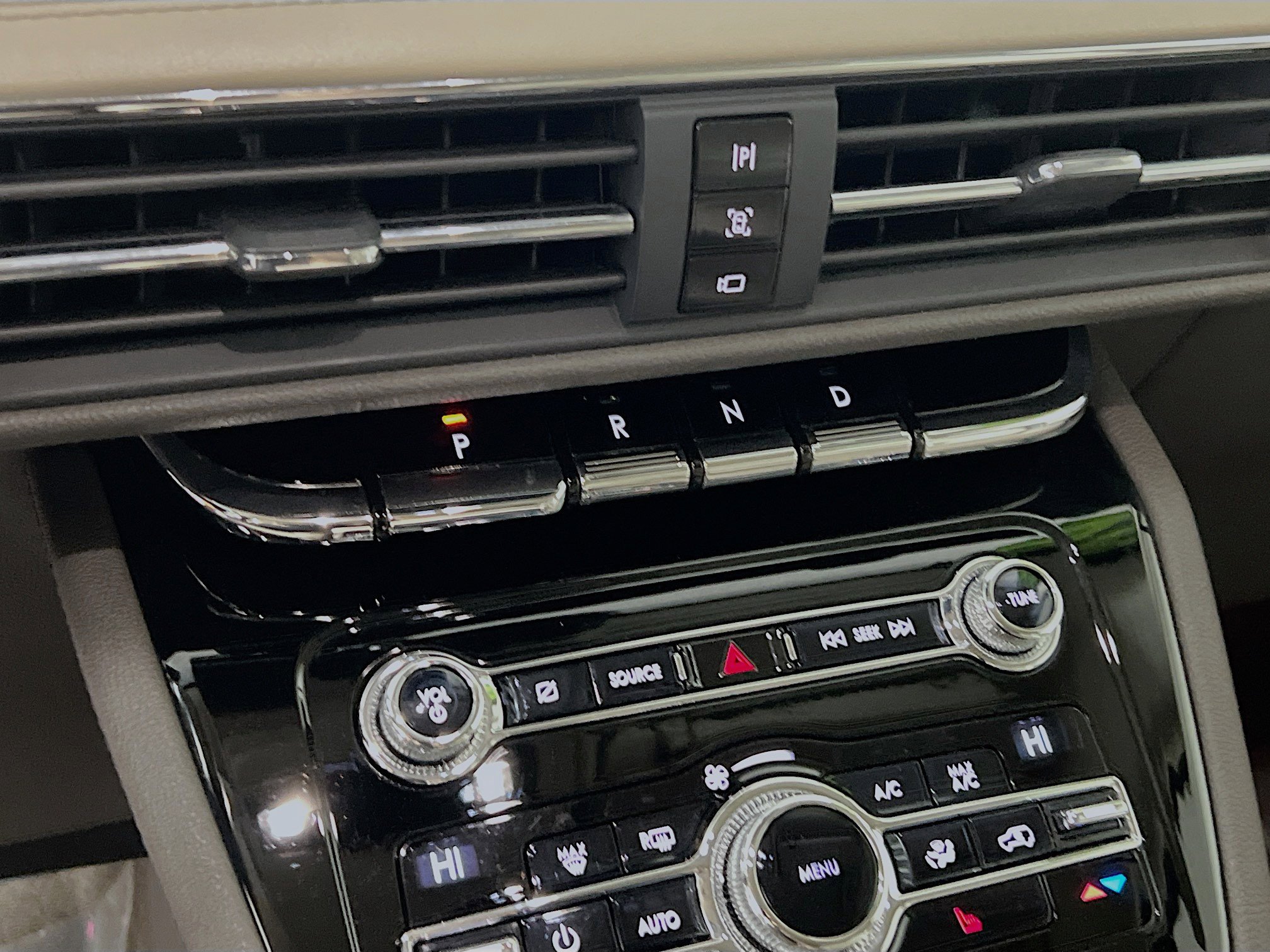 Used 2020 Lincoln Corsair FWD w/ Convenience Package image 24