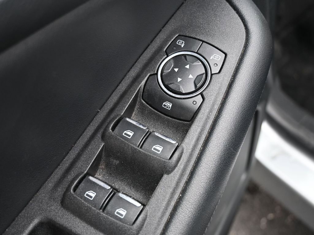 Used 2023 Ford Edge SEL image 17