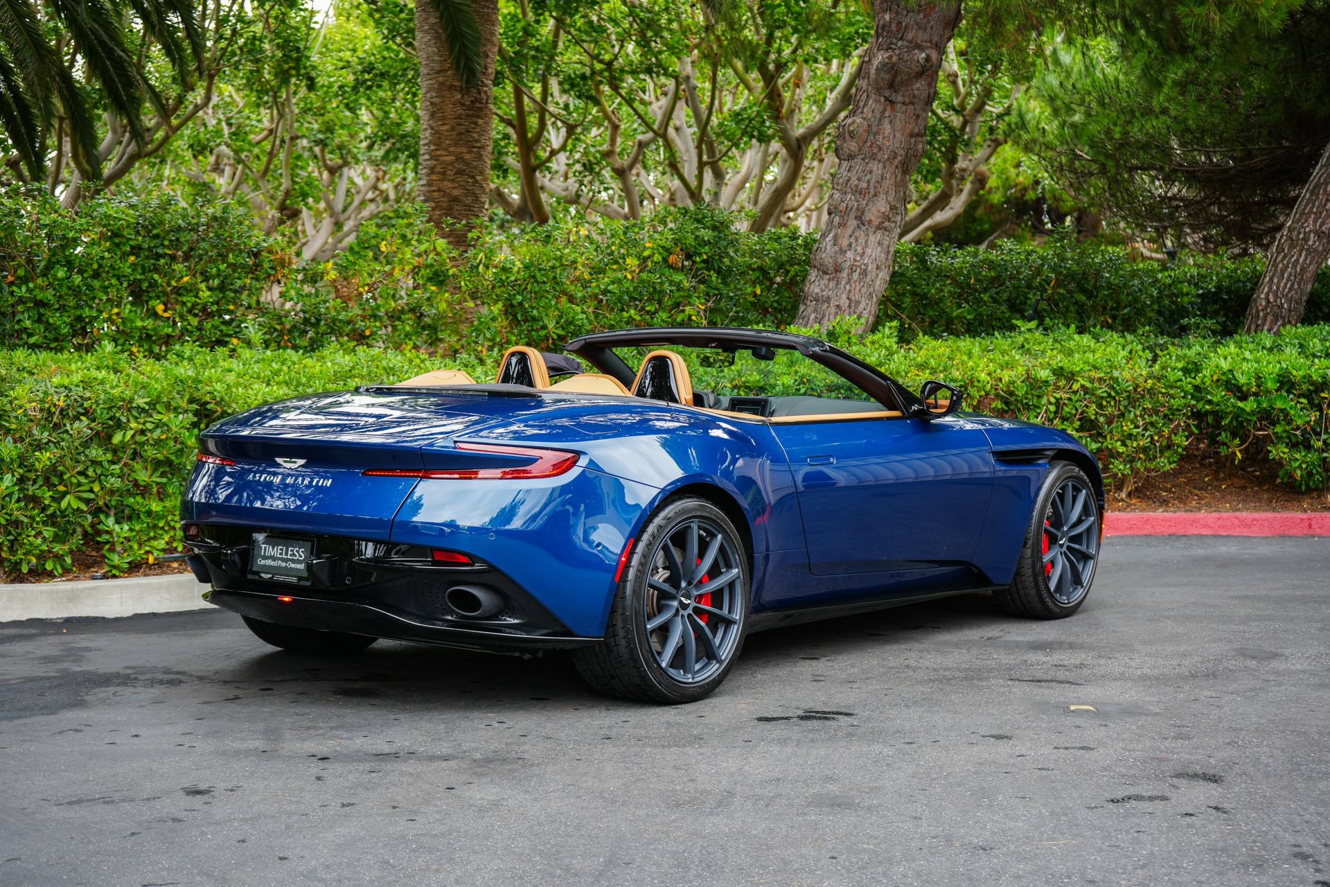 Used 2023 Aston Martin DB11 Volante RWD image 4