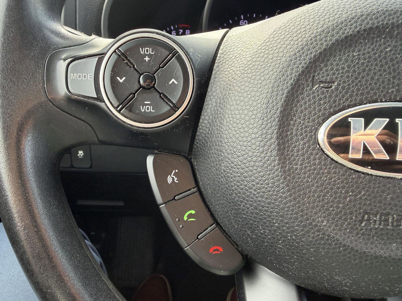 Used 2016 Kia Soul + FWD image 13