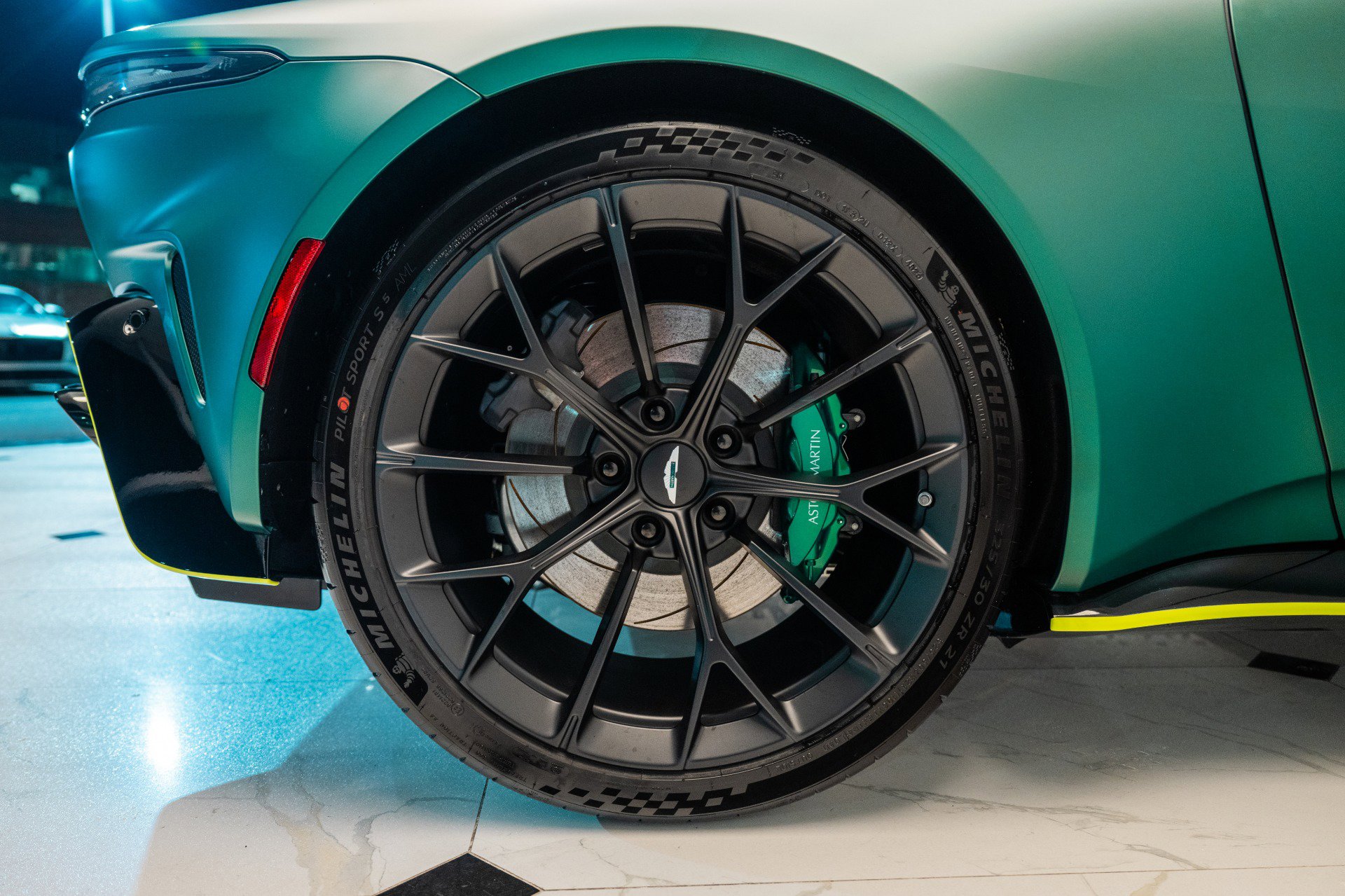 Used 2025 Aston Martin V8 Vantage Coupe image 42