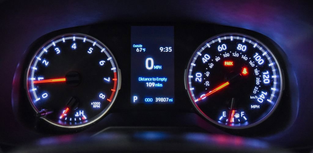 Used 2021 Toyota RAV4 LE image 20