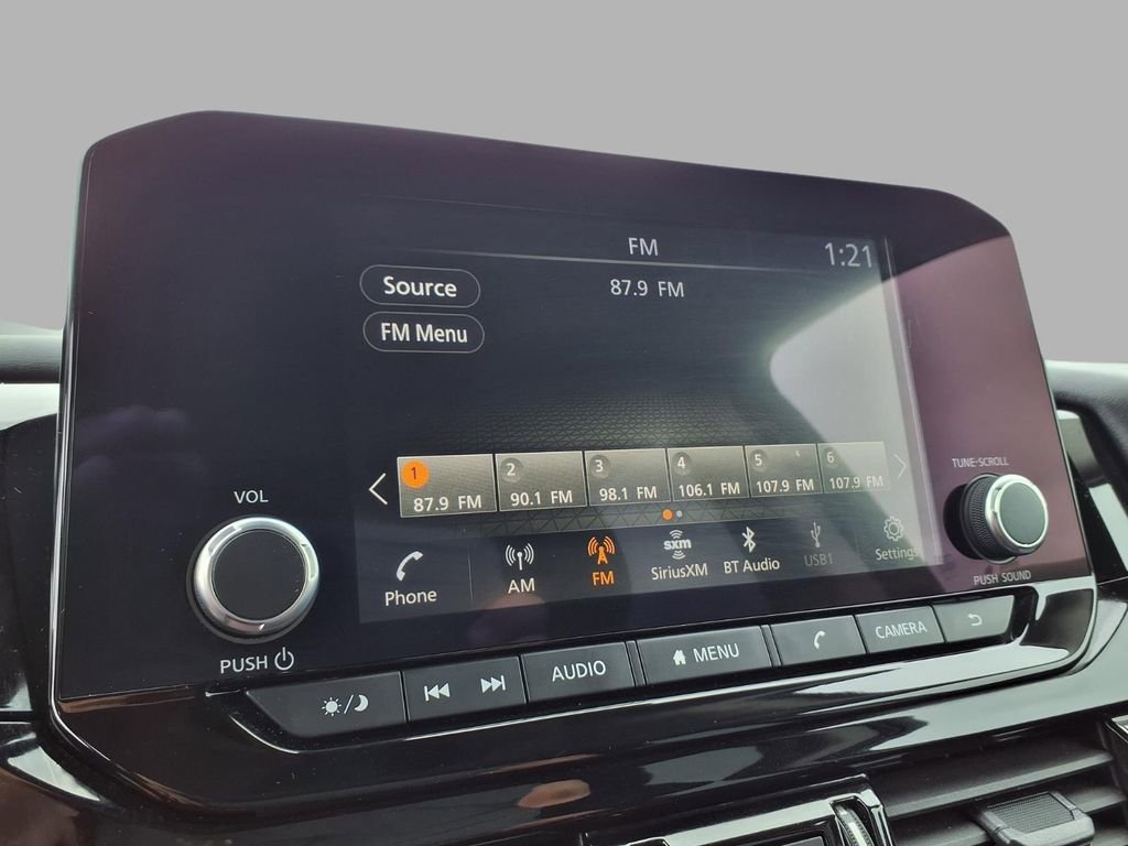 Used 2025 Nissan Pathfinder SV image 5