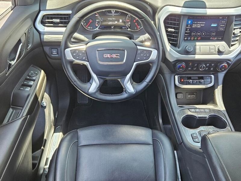 Used 2023 GMC Acadia SLT w/ Elevation Edition image 9