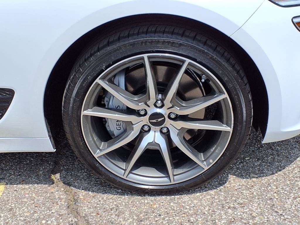 Used 2025 Genesis G70 2.5T image 10