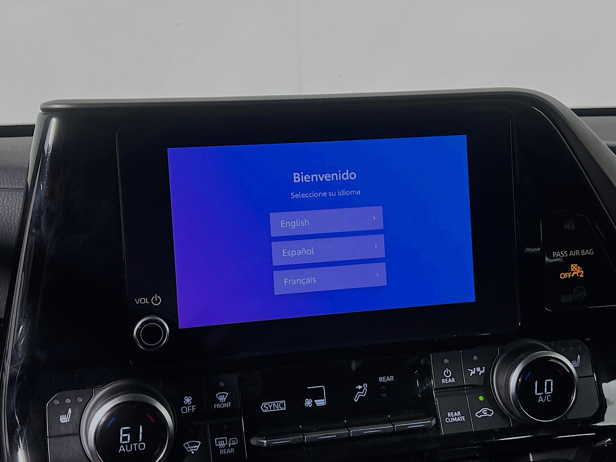 Used 2023 Toyota Highlander XLE image 26
