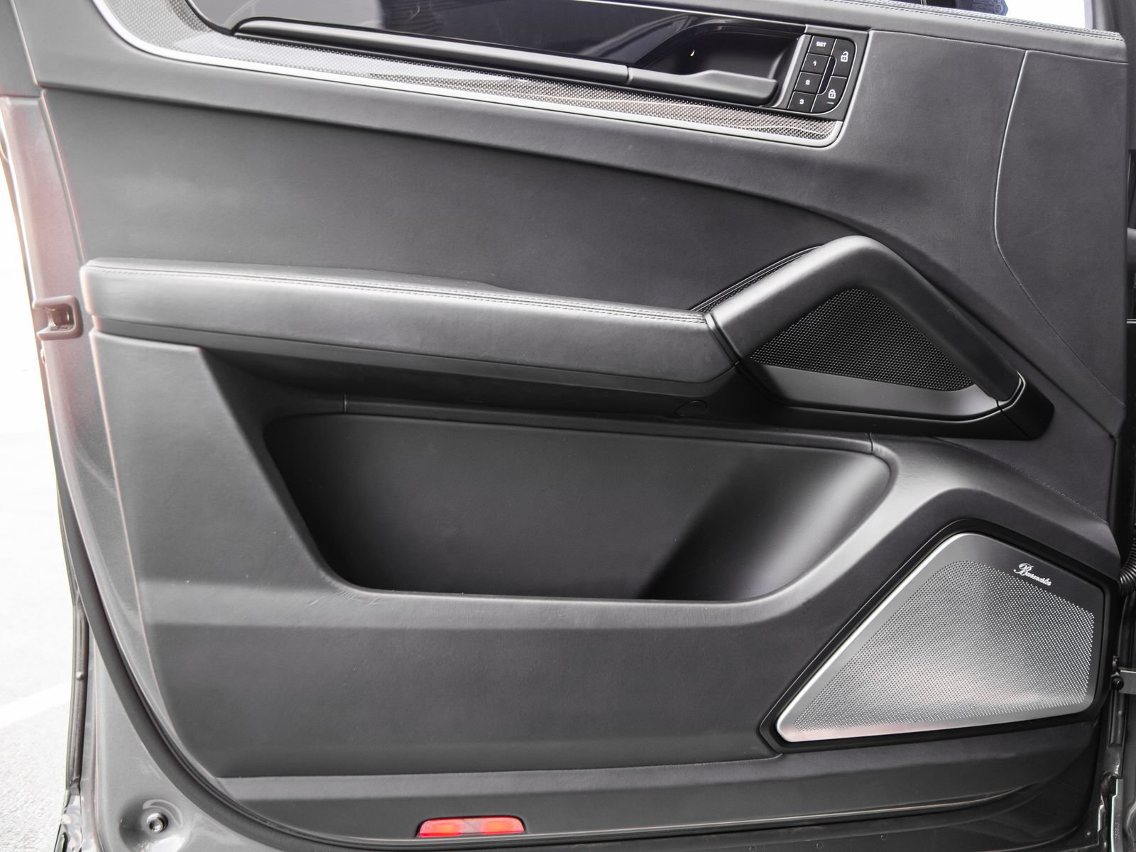Certified 2024 Porsche Cayenne Turbo AWD/4WD image 5