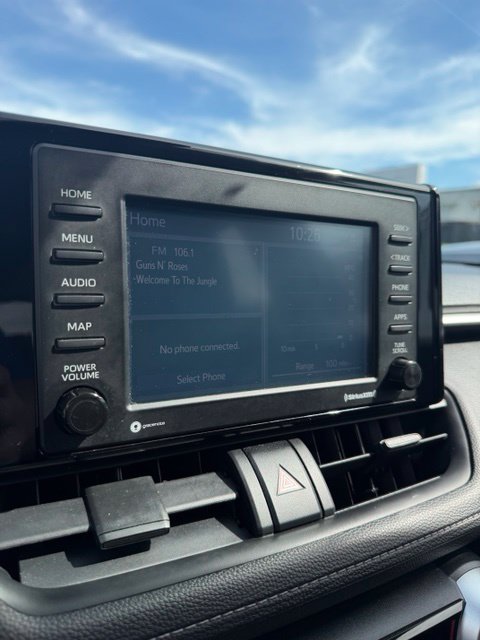 Used 2021 Toyota RAV4 LE FWD image 16