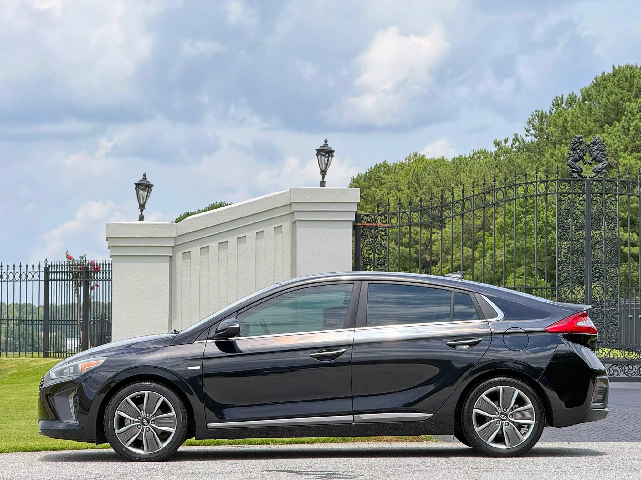 Used 2019 Hyundai Ioniq Limited w/ Ultimate Package 02 FWD image 7