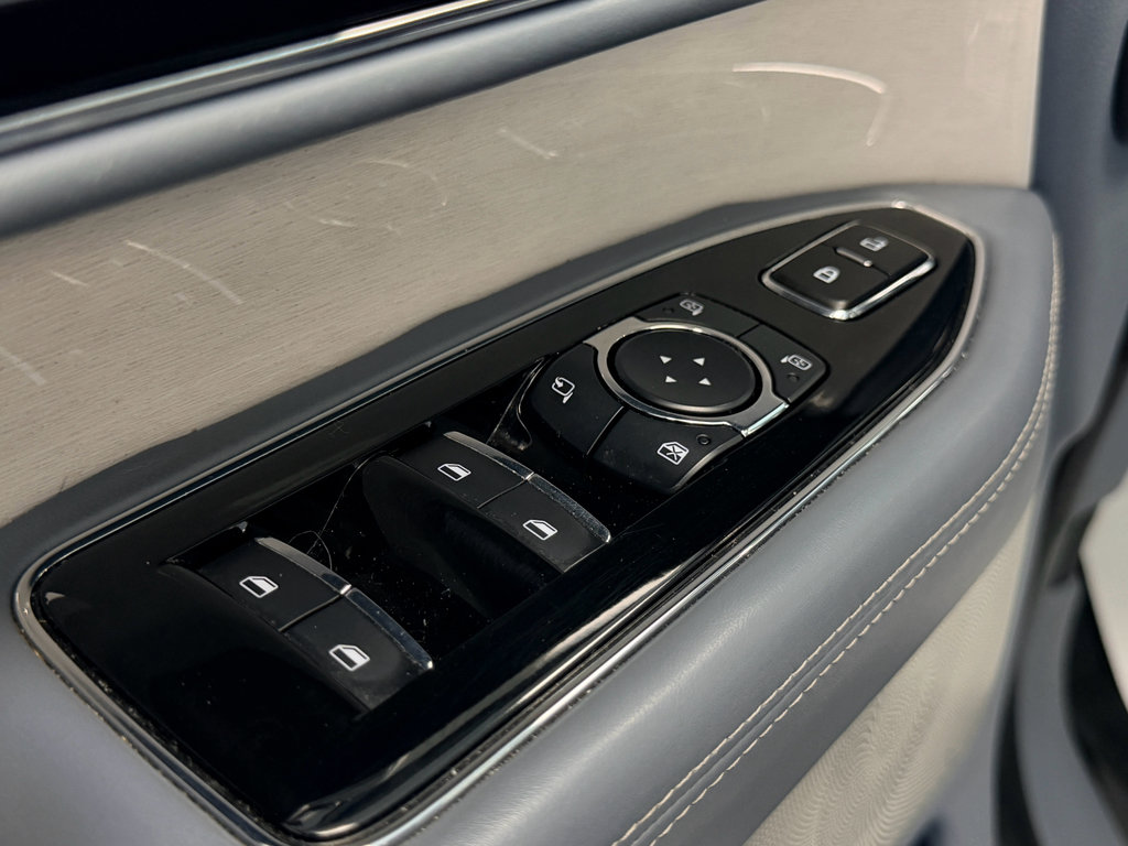 Used 2023 Lincoln Navigator L Black Label AWD/4WD image 19