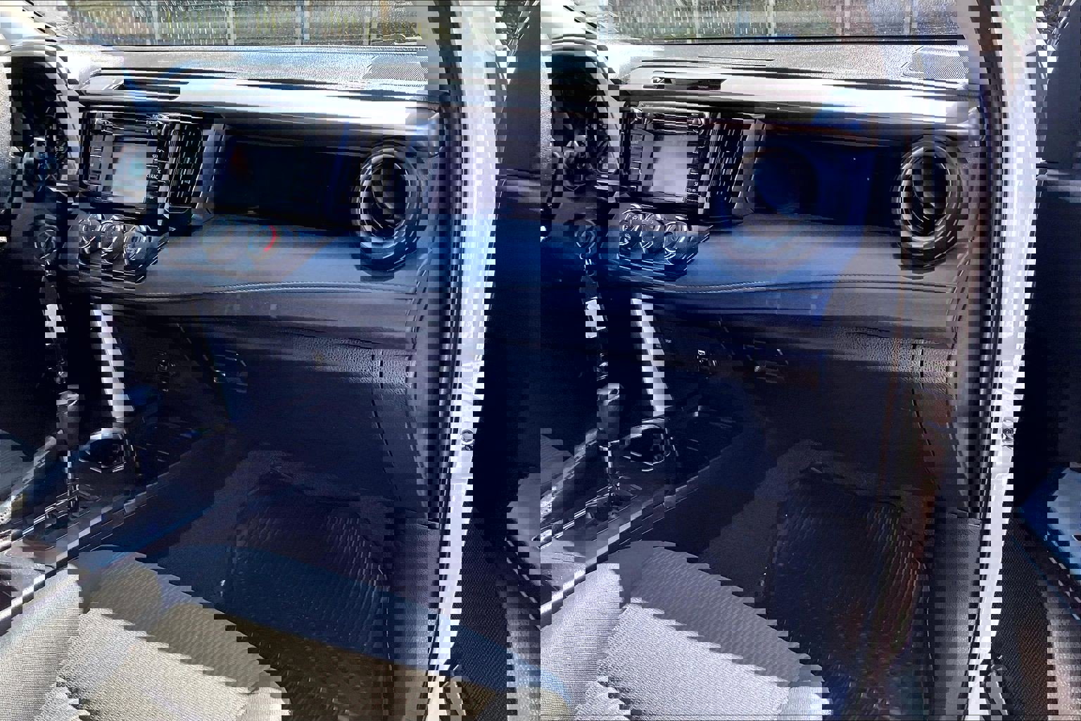 Used 2016 Toyota RAV4 LE image 15