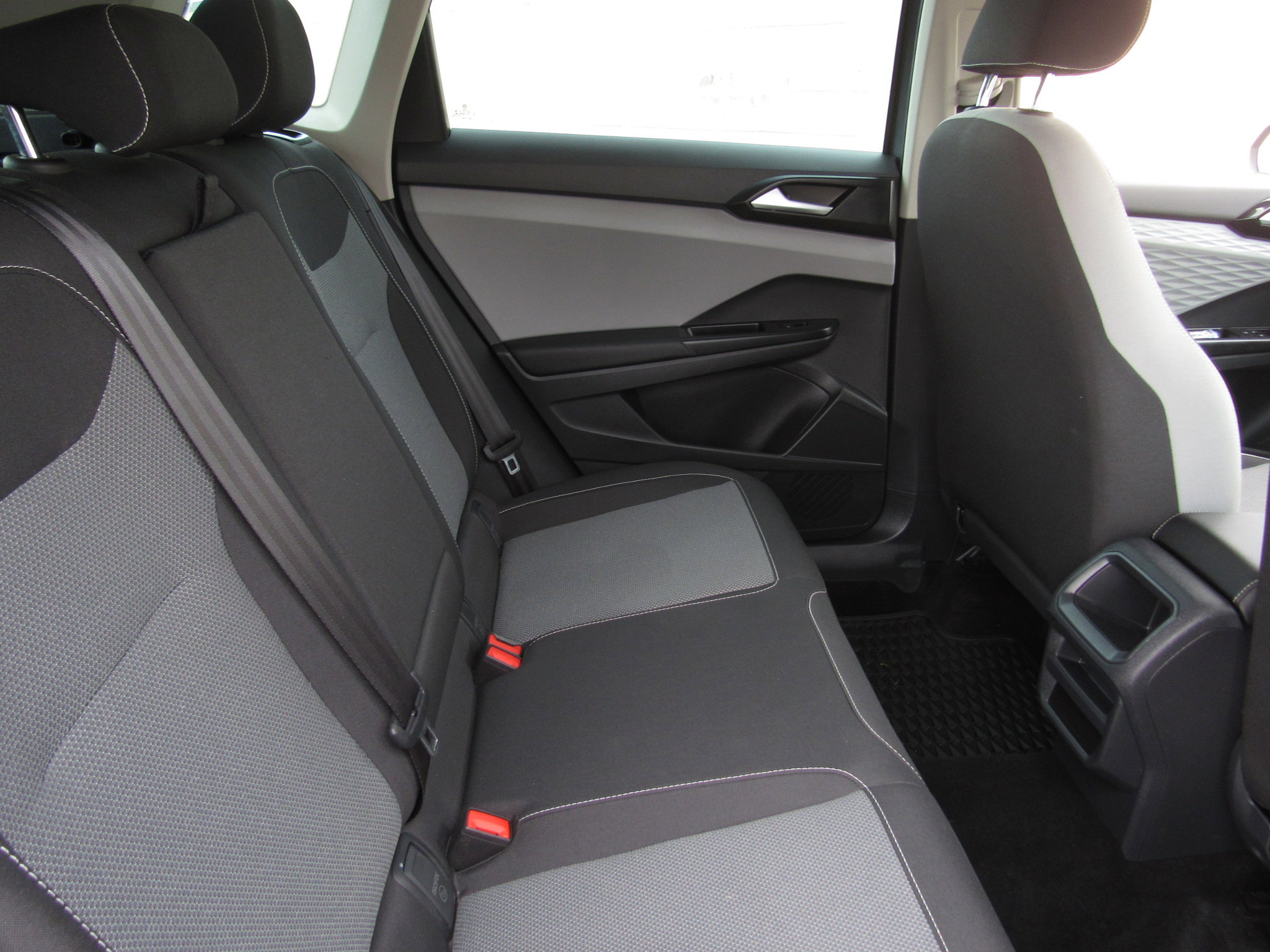 Used 2022 Volkswagen Taos S image 11