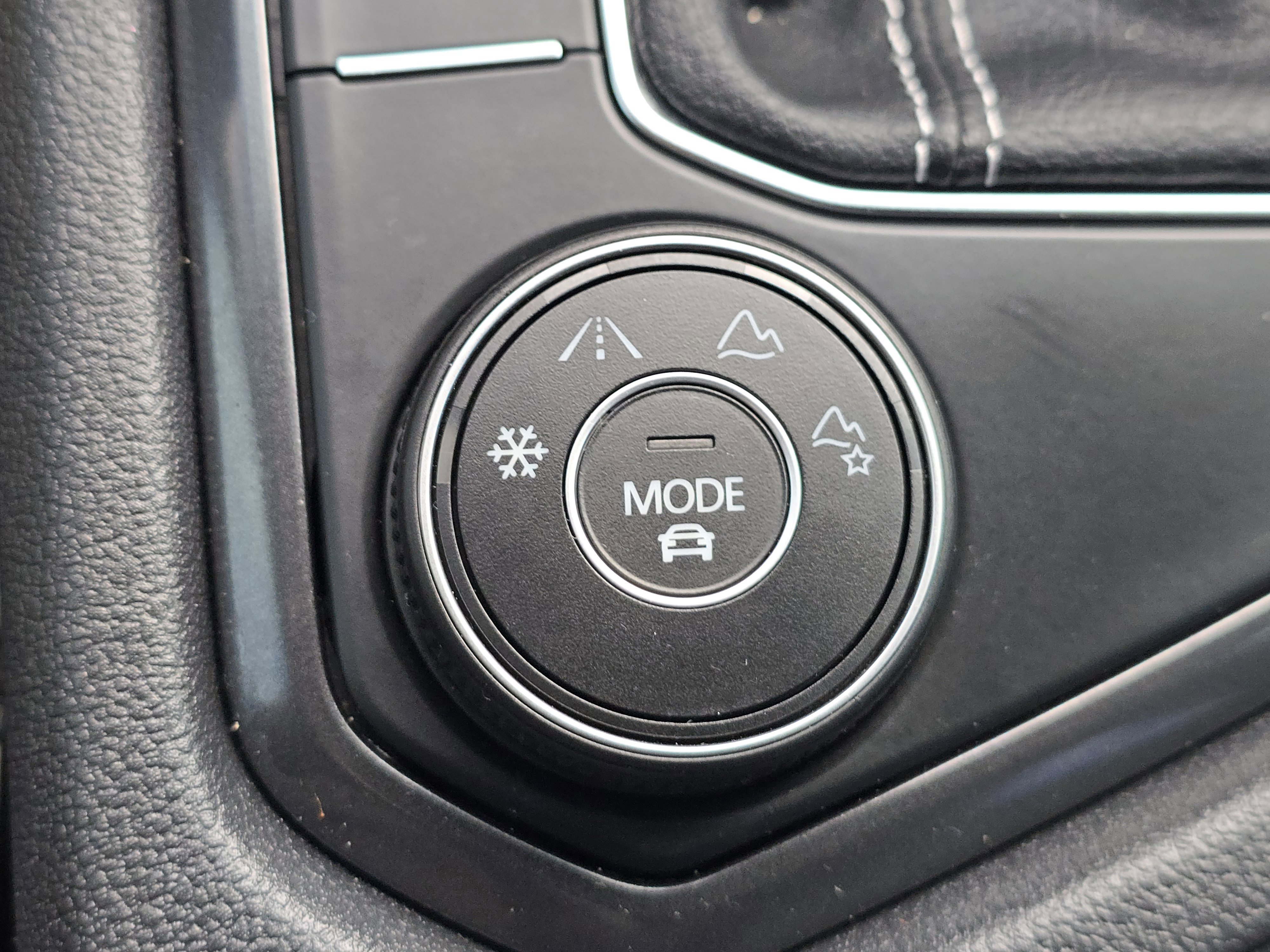 Used 2022 Volkswagen Tiguan SE image 25