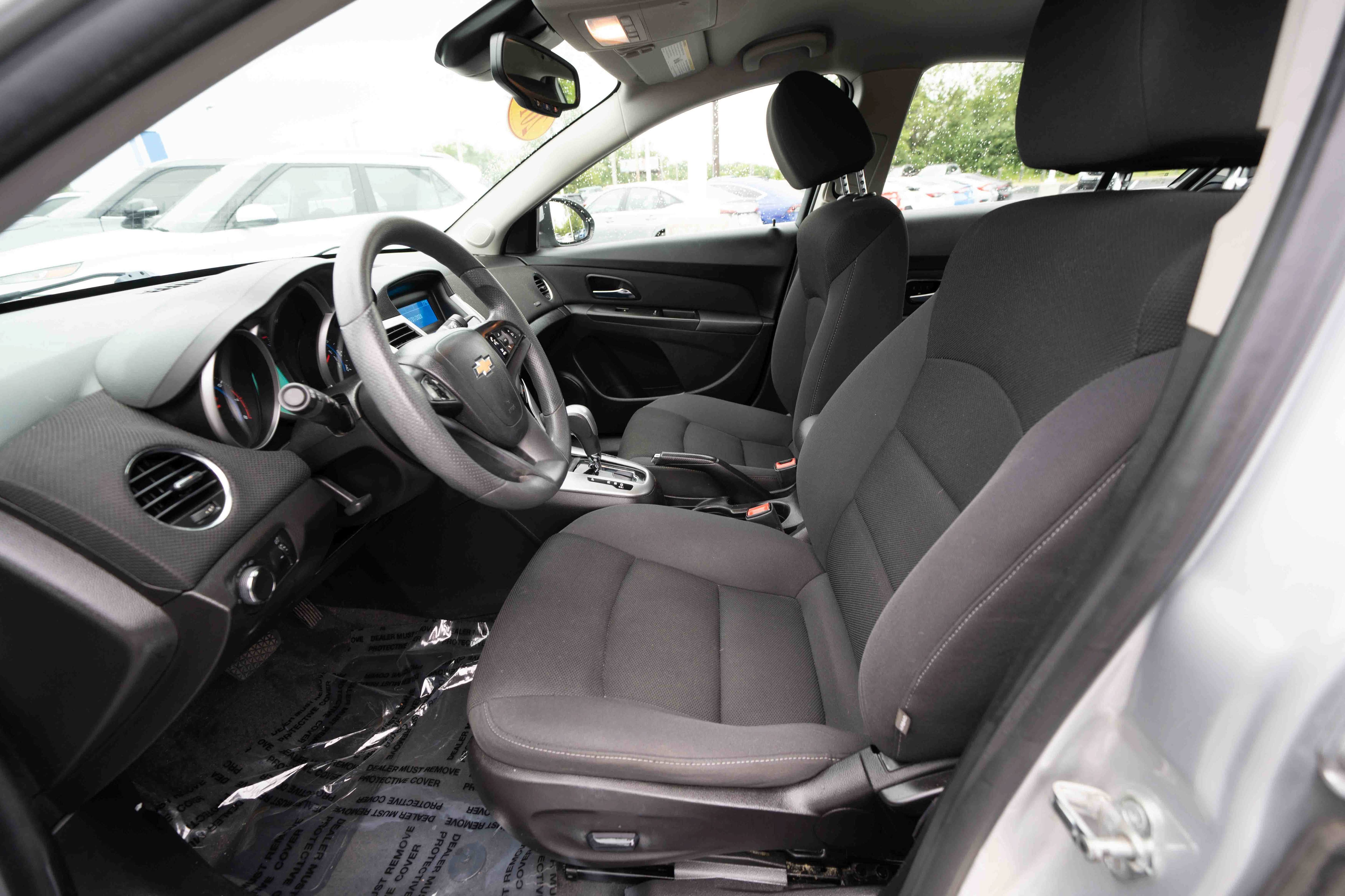 Used 2016 Chevrolet Cruze LT FWD image 9